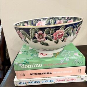 Andrea by Sadek Round serving bowl with floral pattern